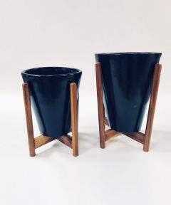 LOVE BITE WITH WOODEN STAND - BLACK