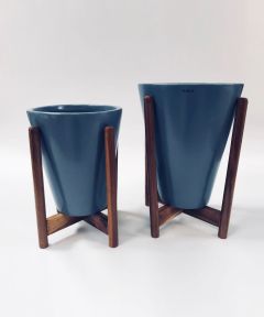 LOVE BITE WITH WOODEN STAND - GREY