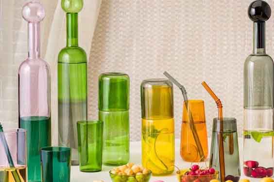 Glass carafe with lid